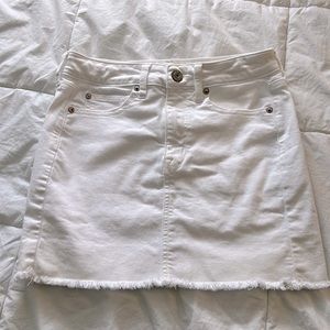 American eagle white mini skirt